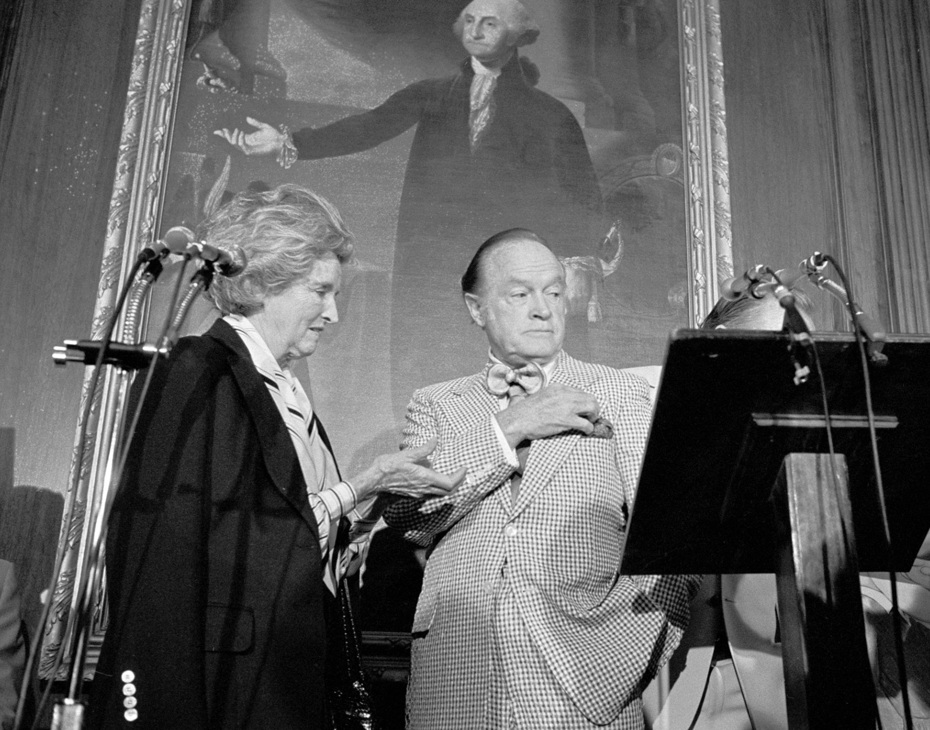 Hope and his wife Dolores on Capitol Hill as he received an award. 